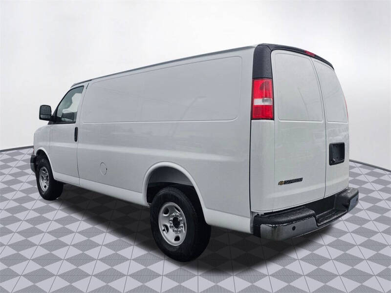 2025 Chevrolet Express 2500