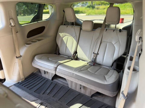 2017 Chrysler Pacifica Touring-L