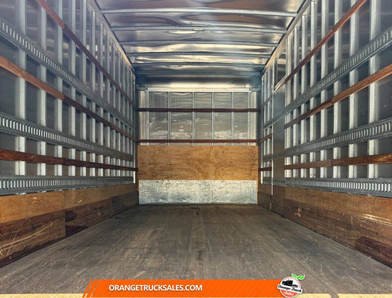2018 Freightliner M2 106