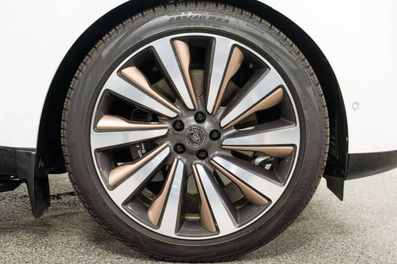 2024 Land Rover Range Rover P615 SV LWB