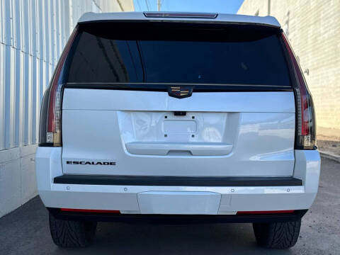 2017 Cadillac Escalade Luxury