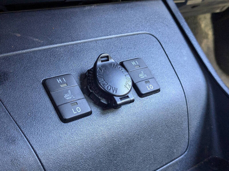 2013 Toyota Prius Plug-in Hybrid Advanced