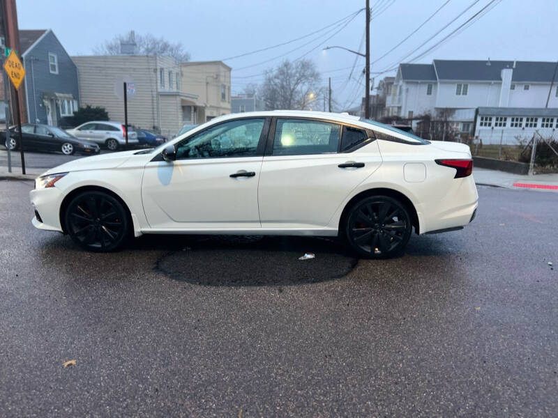 2021 Nissan Altima SR photo 4