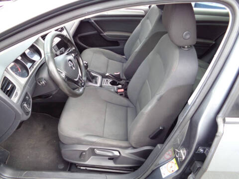 2017 Volkswagen Golf TSI S