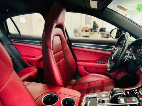 2022 Porsche Panamera 4 Platinum Edition