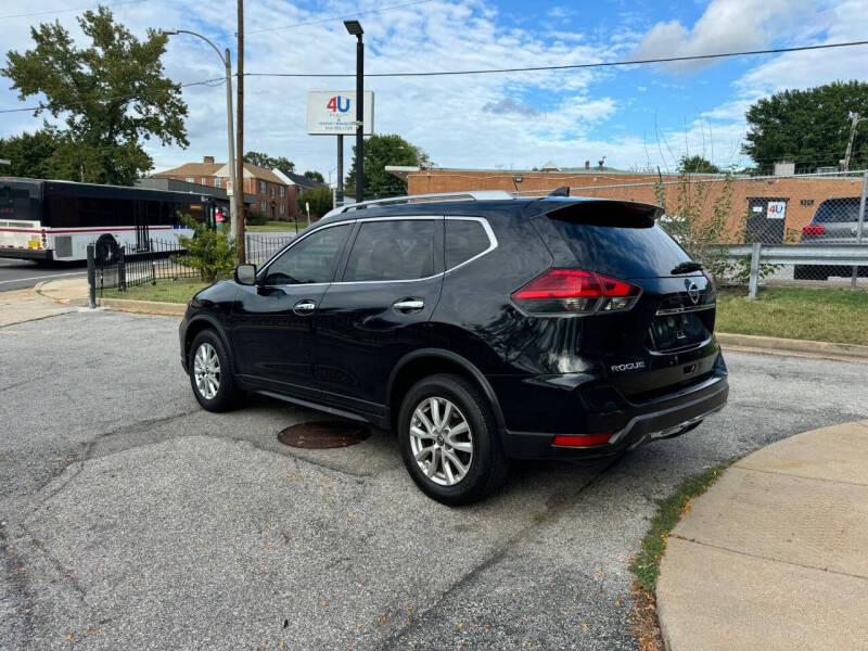 2017 Nissan Rogue SV photo 4