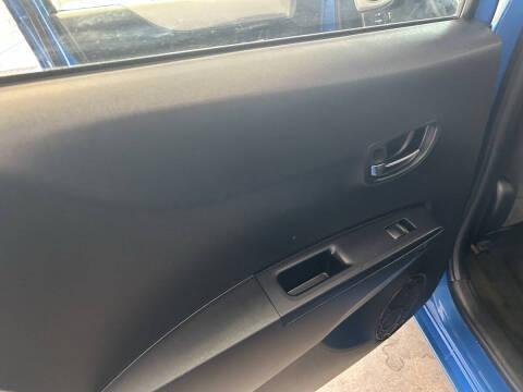 2012 Toyota Yaris 5-Door LE