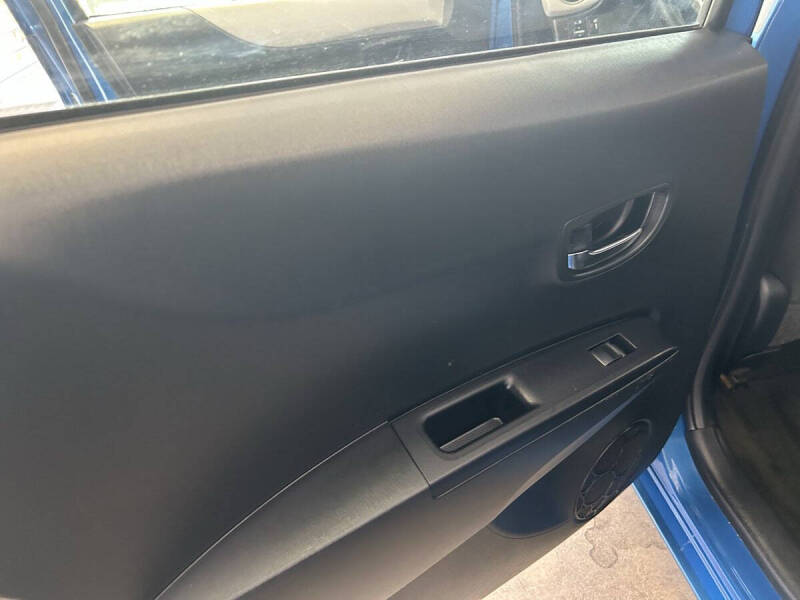 2012 Toyota Yaris 5-Door LE