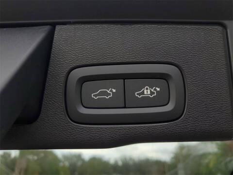 2025 Volvo XC60 T8 Core Dark Theme