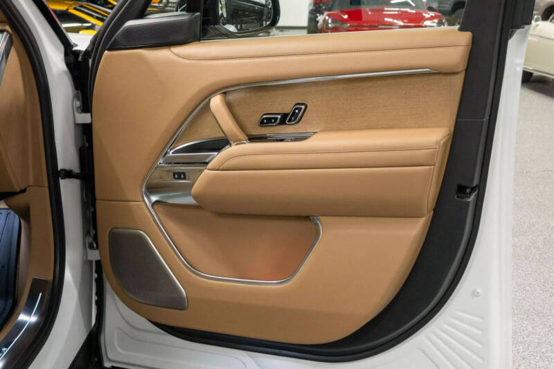 2024 Land Rover Range Rover P615 SV LWB