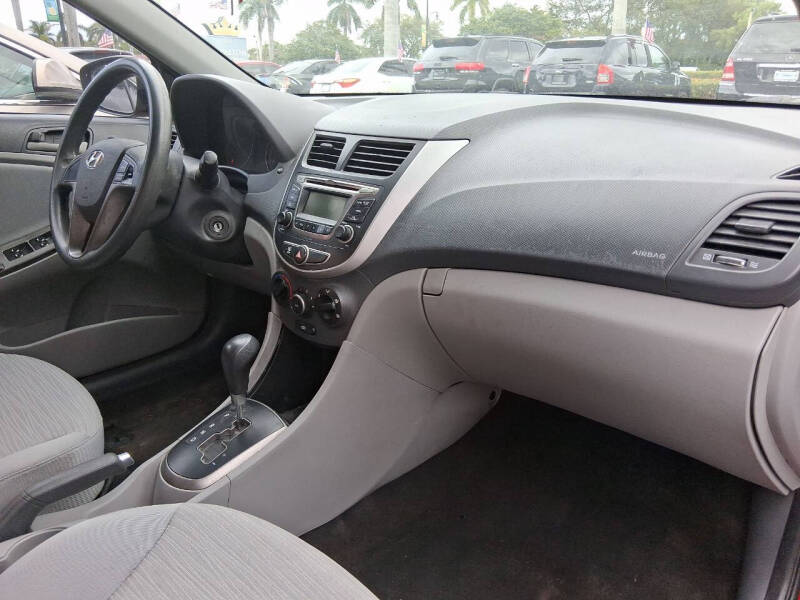 2017 Hyundai Accent SE