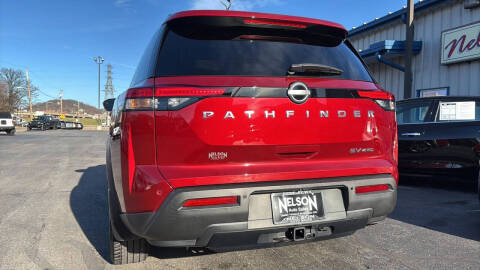 2022 Nissan Pathfinder SV