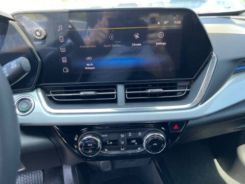 2025 Chevrolet Trax LT