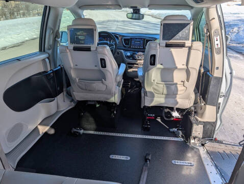 2017 Chrysler Pacifica Touring-L Plus
