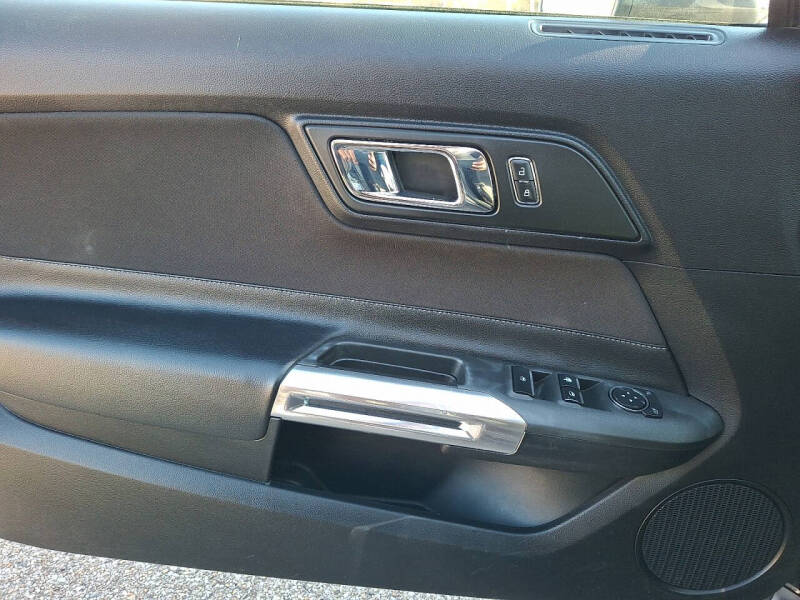 2017 Ford Mustang V6