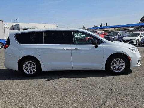 2024 Chrysler Pacifica Touring L