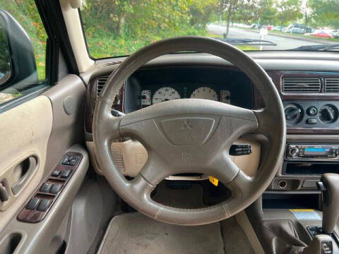 2004 Mitsubishi Montero Sport XLS