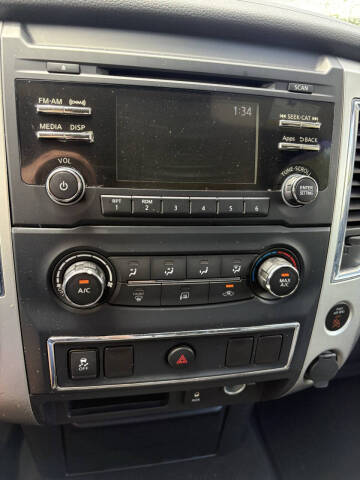 2017 Nissan Titan SV