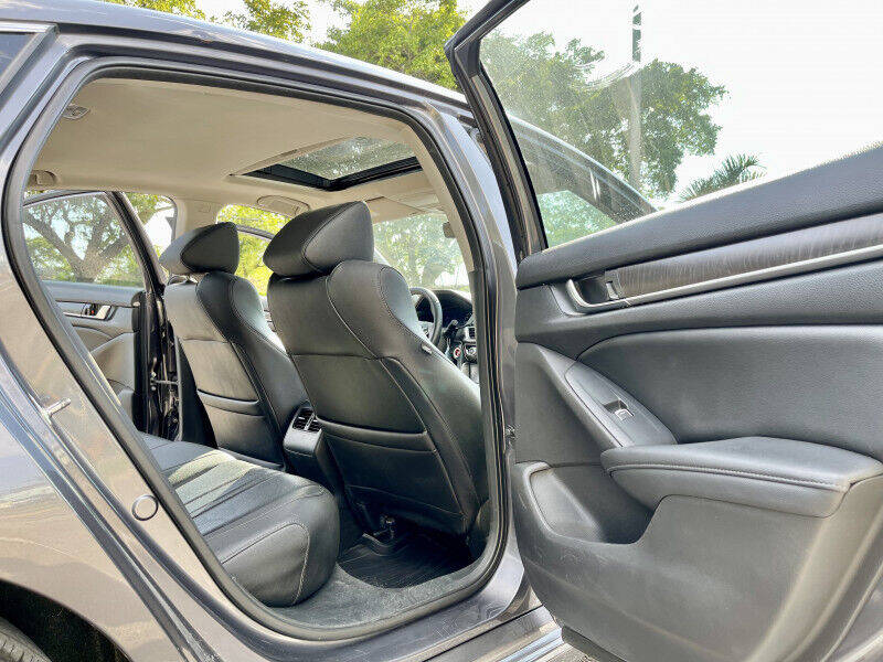 2019 Honda Accord Sedan - $27,995