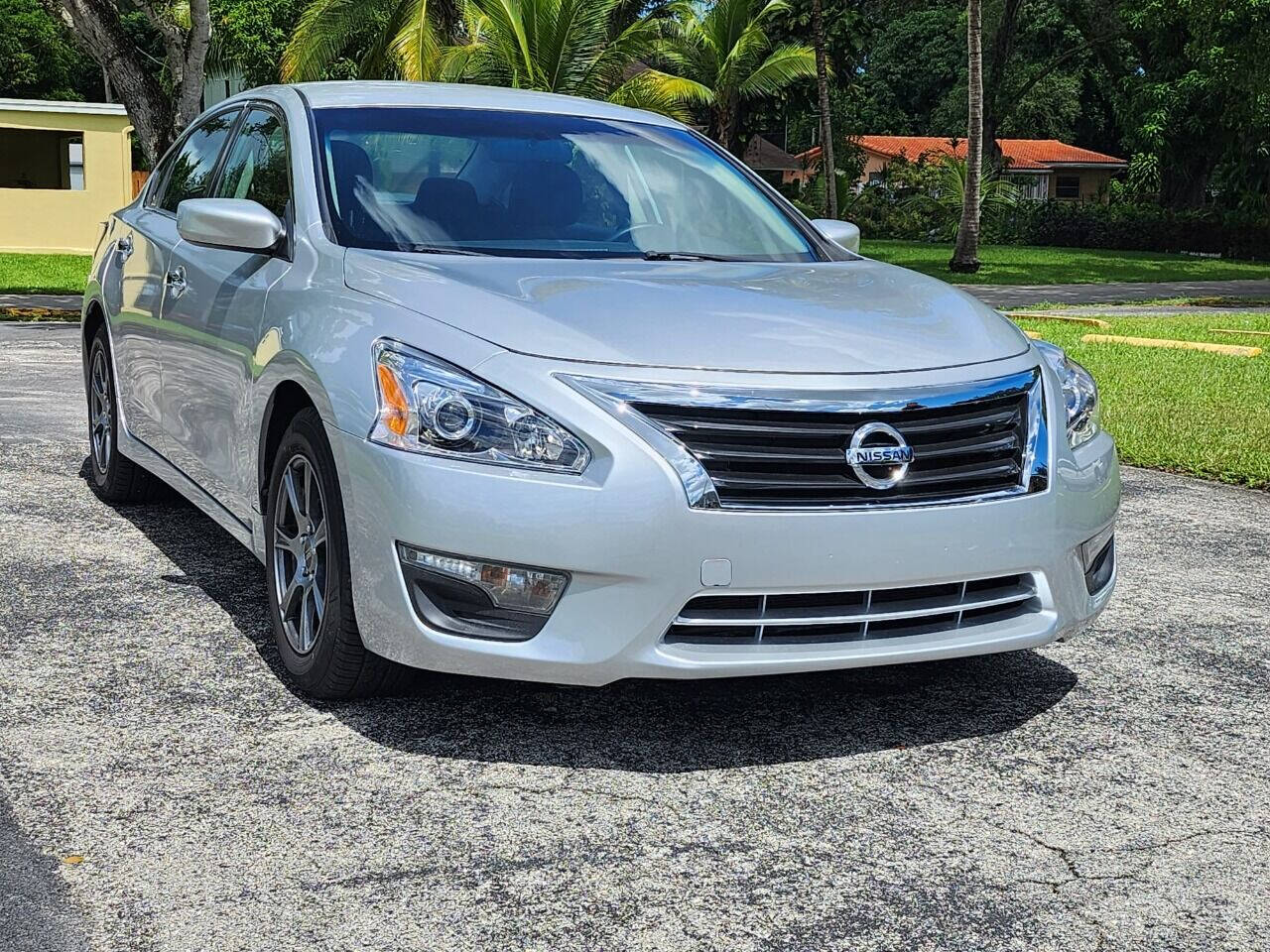 2015 NISSAN Altima Sedan - $14,995