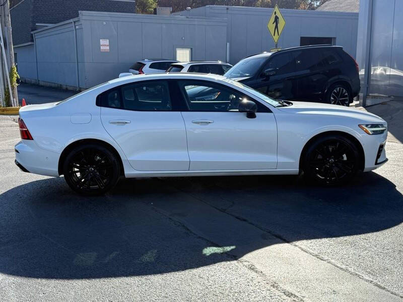 2024 Volvo S60 B5 Plus Black Edition