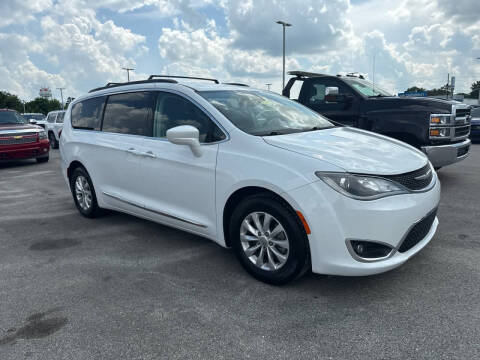 2017 Chrysler Pacifica Touring-L