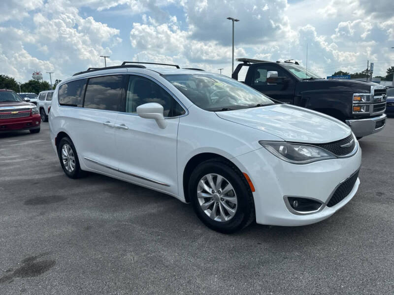 2017 Chrysler Pacifica Touring-L