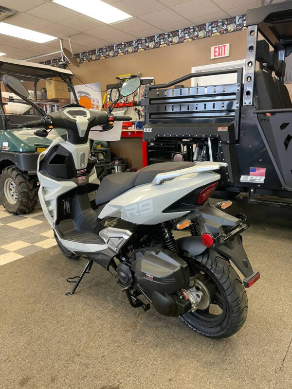2025 ZNEN R9