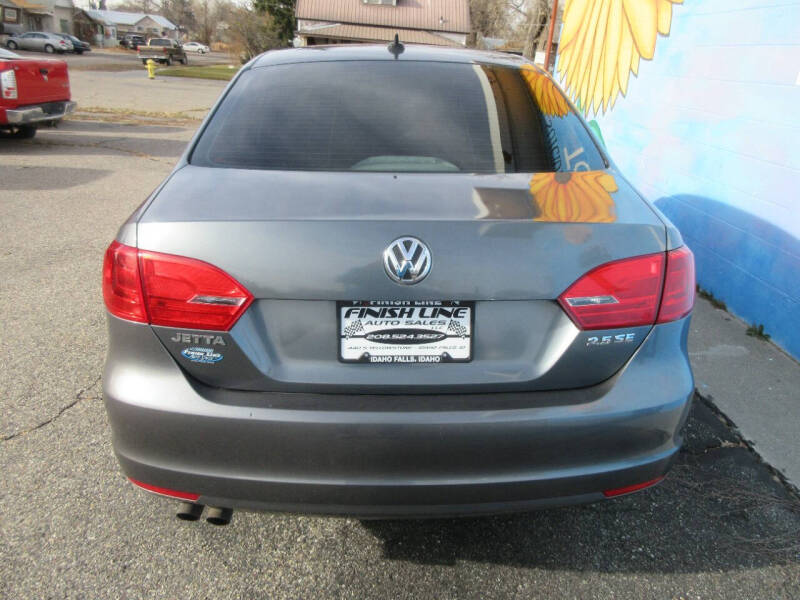 2011 Volkswagen Jetta SE w/Convenience photo 4