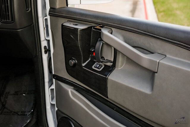 2023 Chevrolet Express 2500