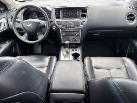 2017 Nissan Pathfinder SL