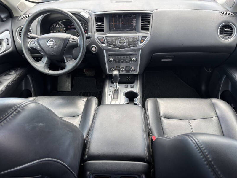 2017 Nissan Pathfinder SL