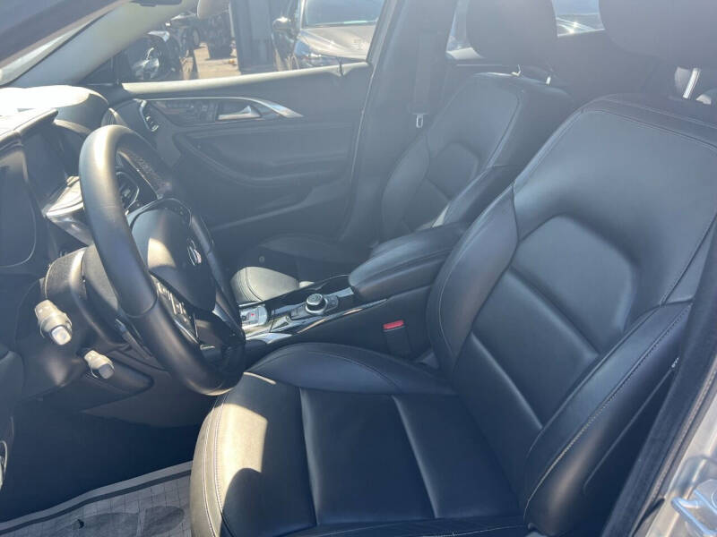 2017 Infiniti QX30 Premium