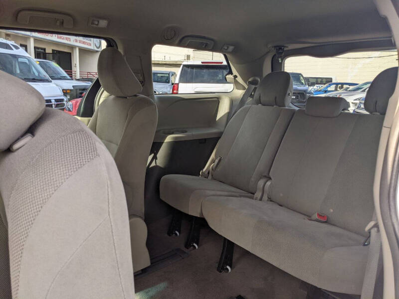 2017 Toyota Sienna L 7-Passenger