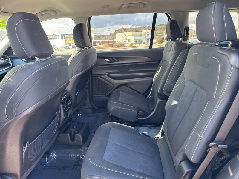 2023 Jeep Grand Cherokee L Laredo