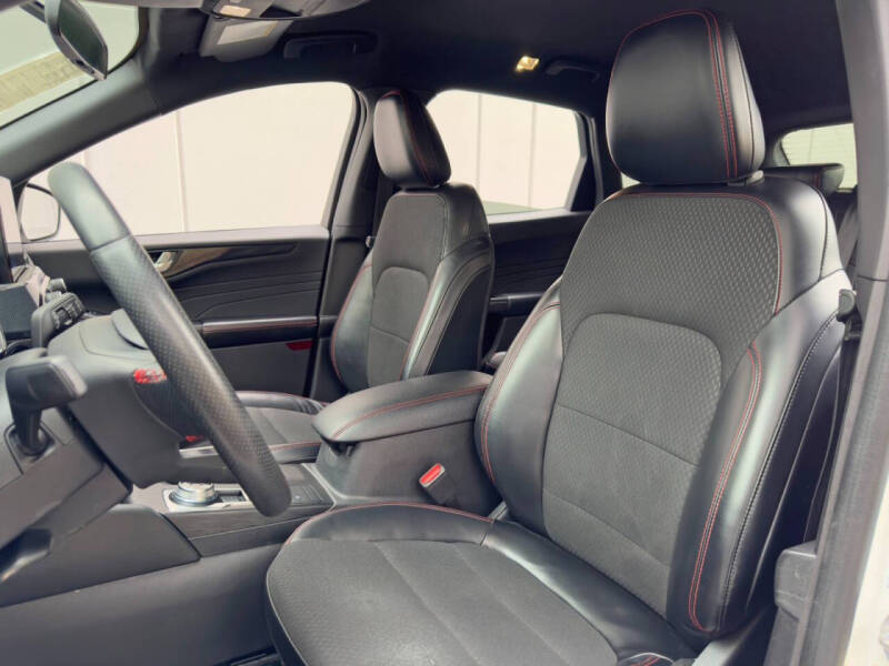 2024 Ford Escape Hybrid ST-Line Select