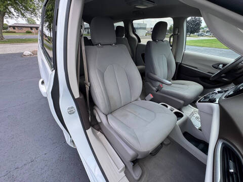 2017 Chrysler Pacifica LX