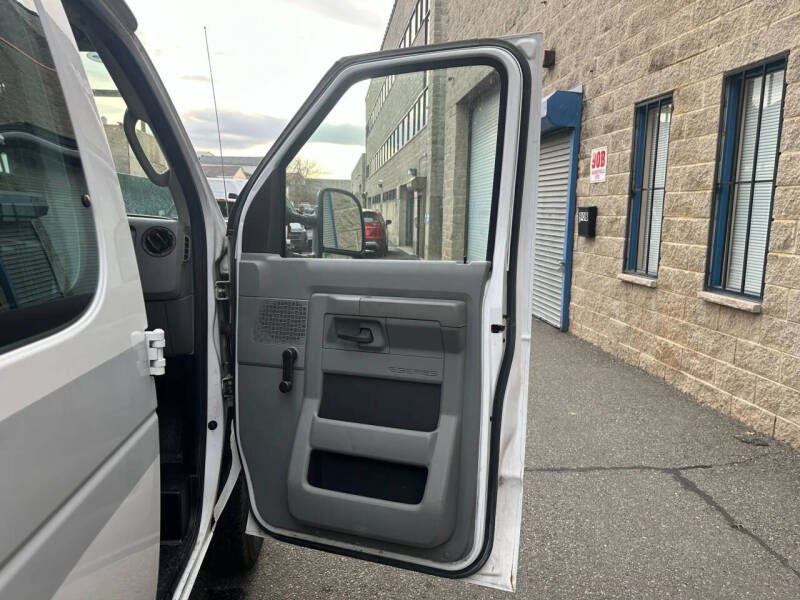 2010 Ford E-Series E-250