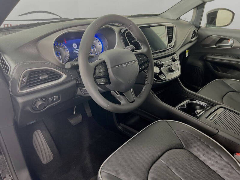 2027 Chrysler Pacifica Limited
