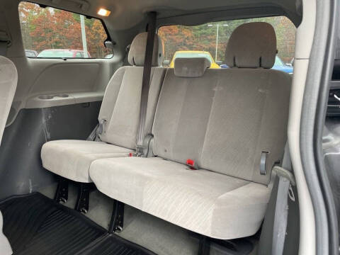 2017 Toyota Sienna LE 7-Passenger