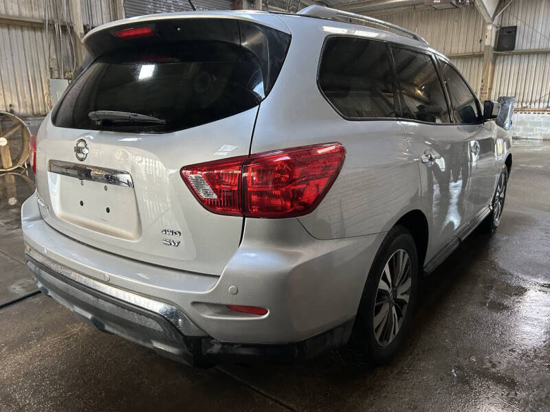 2017 Nissan Pathfinder SV