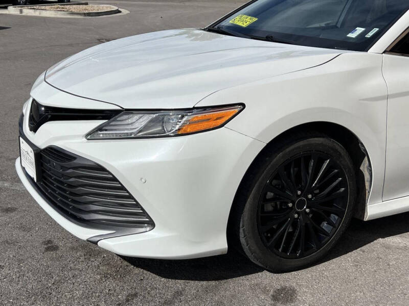 2019 Toyota Camry Hybrid XLE