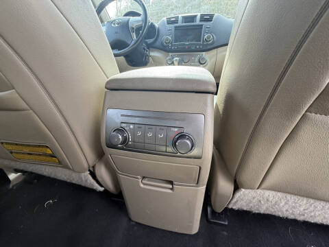 2012 Toyota Highlander SE