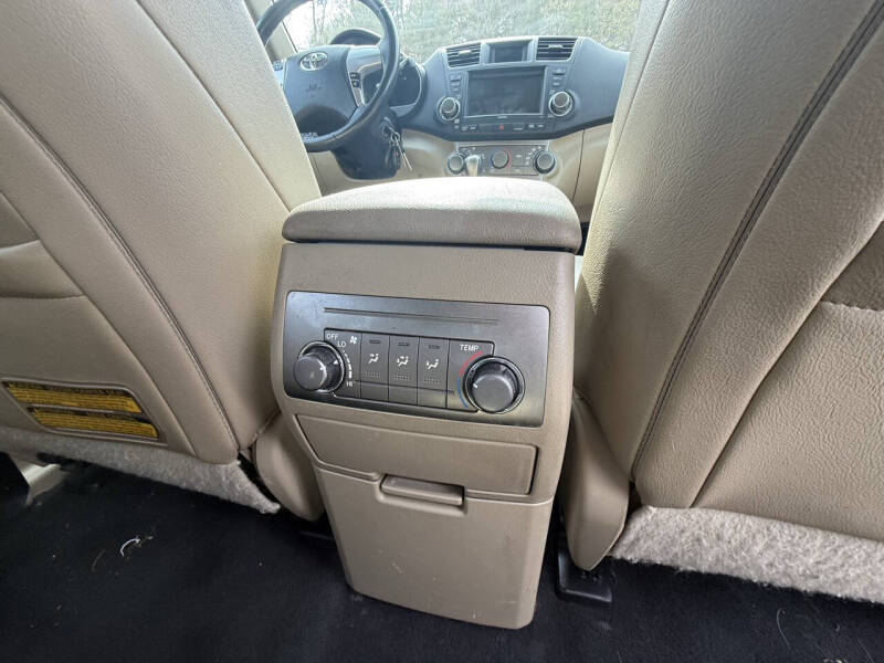 2012 Toyota Highlander SE