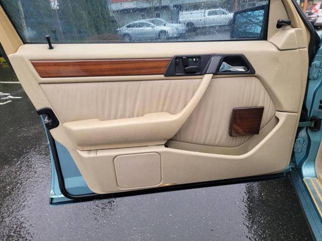 1991 Mercedes-Benz 300-Class 300 E