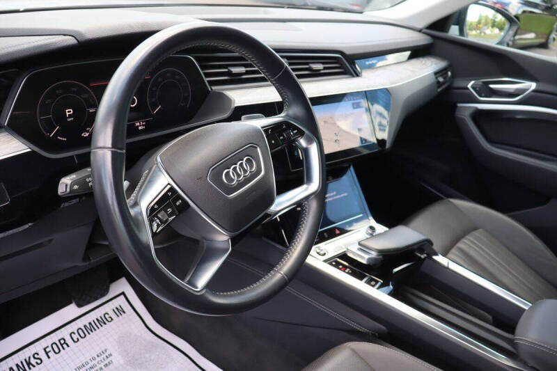 2021 Audi e-tron quattro Premium Plus