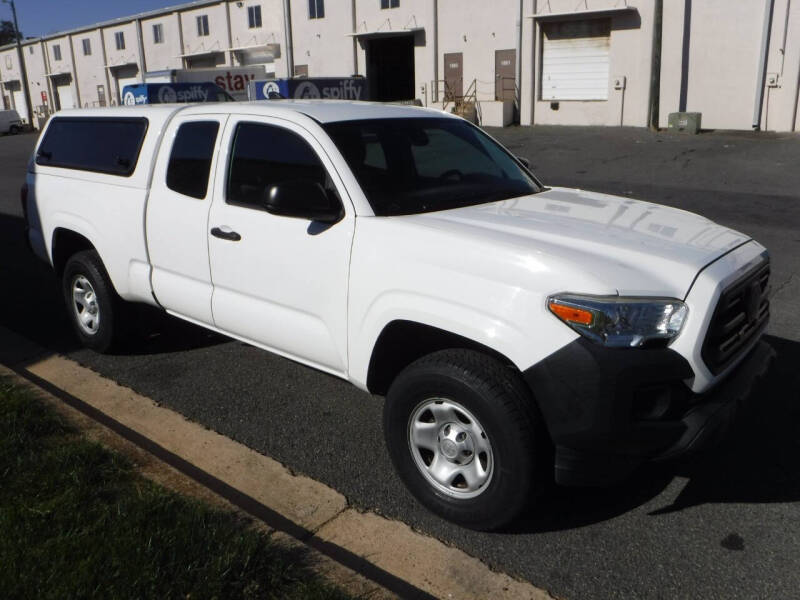 2018 Toyota Tacoma SR photo 3