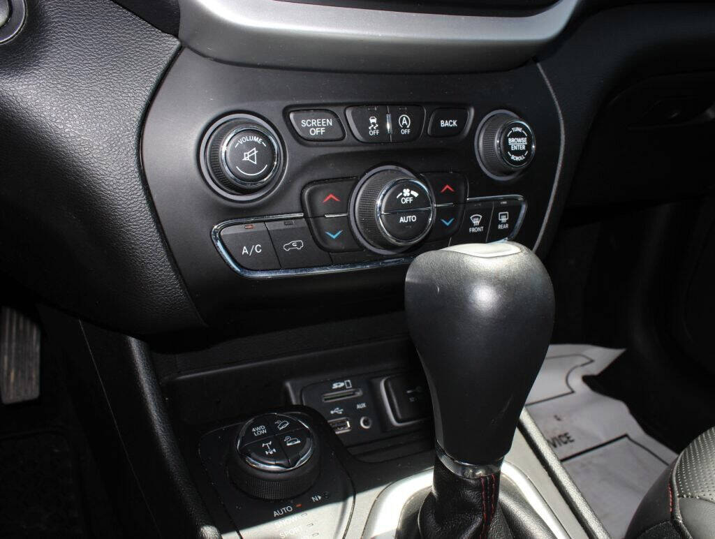 2018 JEEP Cherokee SUV / Crossover - $22,495