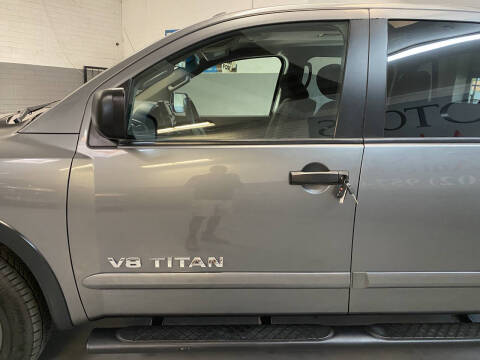 2015 Nissan Titan SV