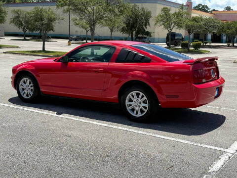 2005 Ford Mustang V6 Deluxe